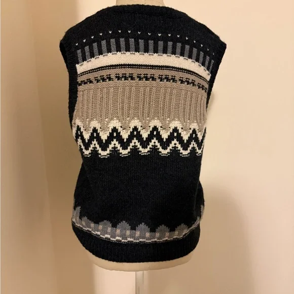 Heartloom Black and Cream V-Neck Sweater Vest - Picture 2 of 4